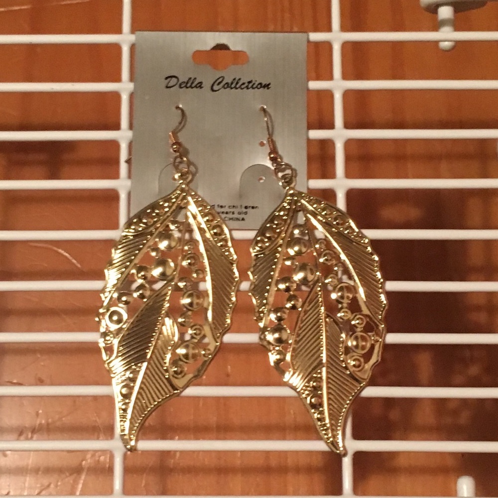 Gold leaf 🍁 earrings